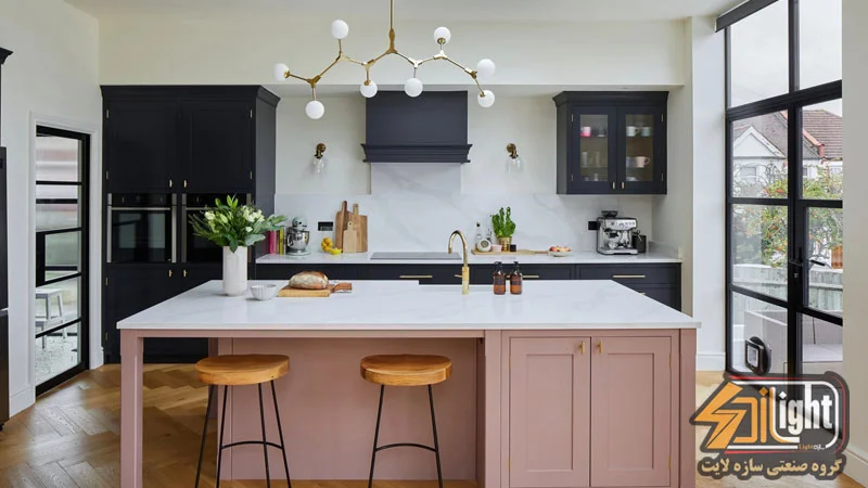 چطور نورپردازی آشپزخانه را اصولی طراحی کنیم؟ (نکات ایمنی و زیباییشناسی)