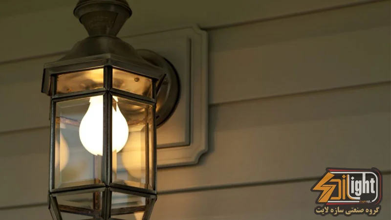 چرا چراغ دیواری سوسو می‌زند؟ (از مشکل درایور تا اتصالات برق)